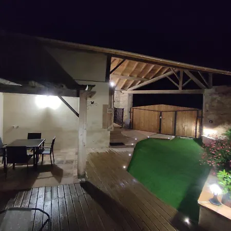 Holiday home Le Jardin Secret Et Au Temps Suspendu